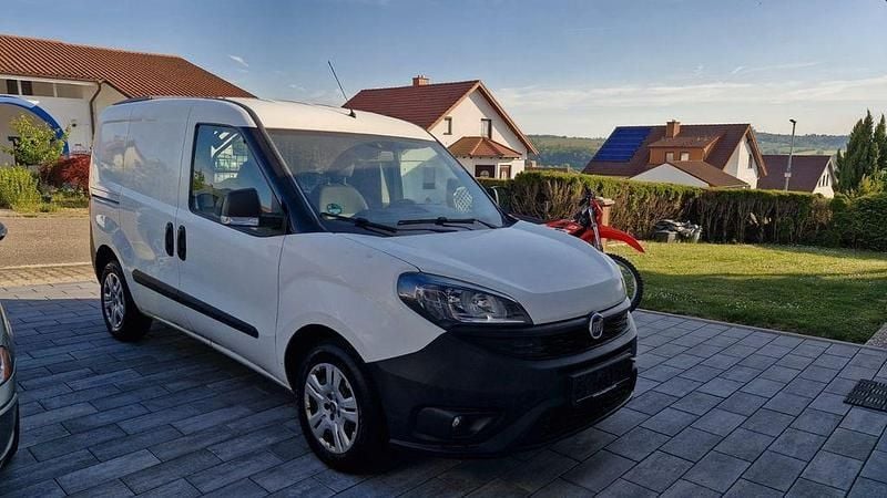 Weiß Gebraucht 2017 Fiat Doblò Van / Kleinbus | 6.999 € (Fairer Preis) - Bild 1/4