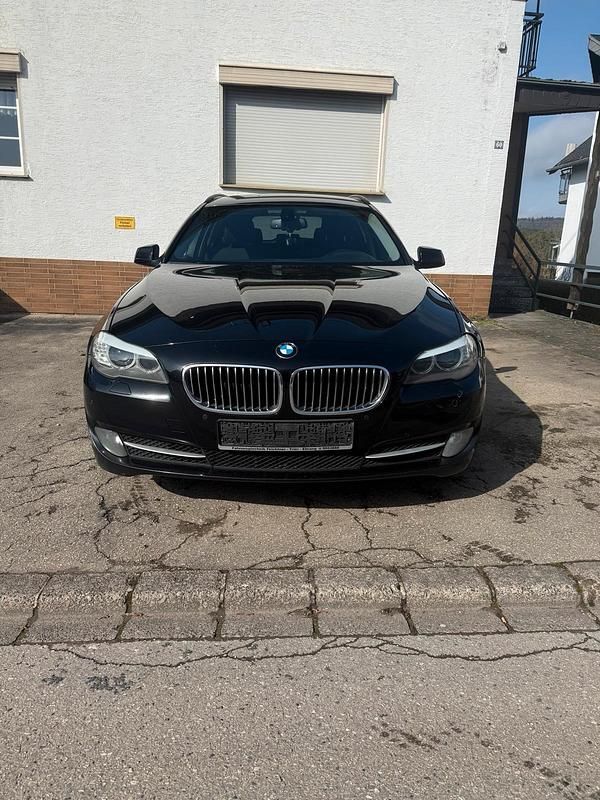 Gebraucht BMW 525 204 PS (150 kW) 2011 Schwarz Kombi