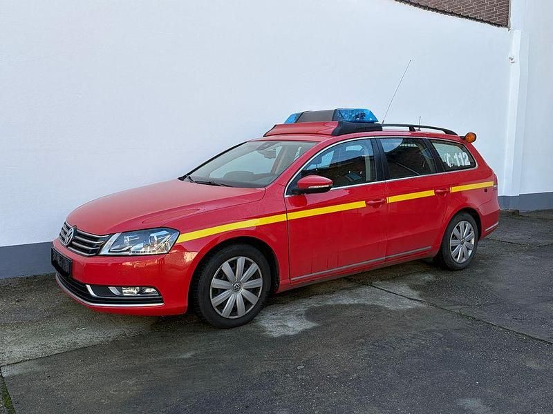Rot Gebraucht 2013 VW Passat Kombi | 12.990 € (Teuer) - Bild 1/4