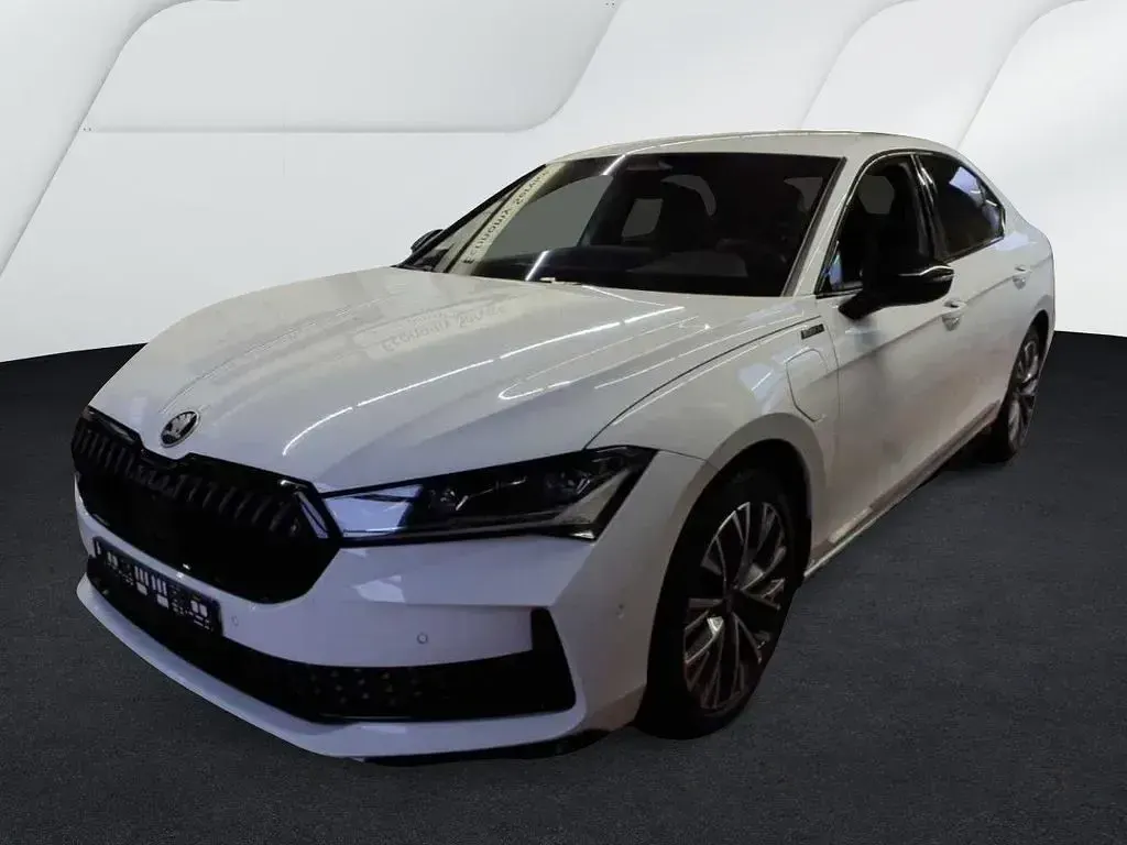 Gebraucht Skoda Superb SportLine 150 PS (110 kW) 2025 Purity weiß Limousine