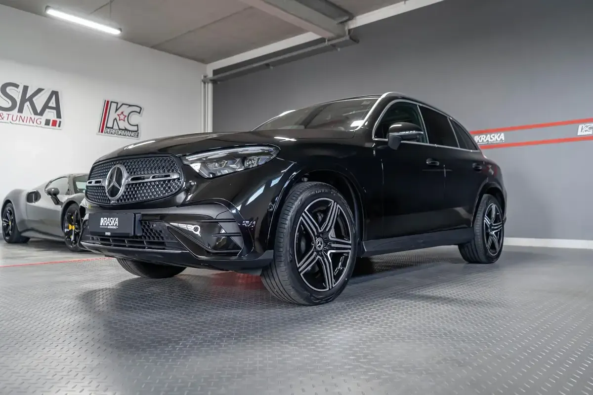 Gebraucht Mercedes GLC300 AMG line 269 PS (197 kW) 2026 Obsidianschwarz  metalliclack SUV