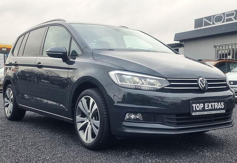 Gebraucht VW Touran Comfortline 122 PS (89 kW) 2022 Grau Van / Kleinbus