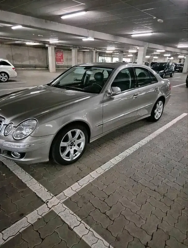 Gebraucht Mercedes E320 224 PS (164 kW) 2009 Gold Limousine