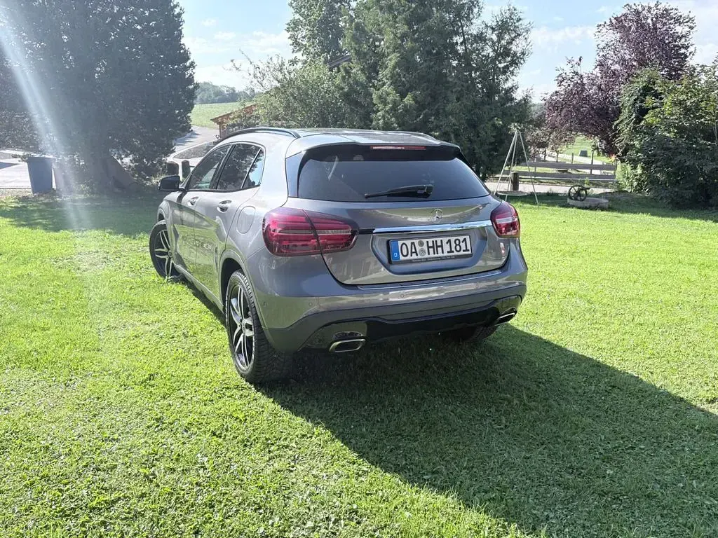 Gebraucht Mercedes GLA220 170 PS (125 kW) 2018 Grau SUV