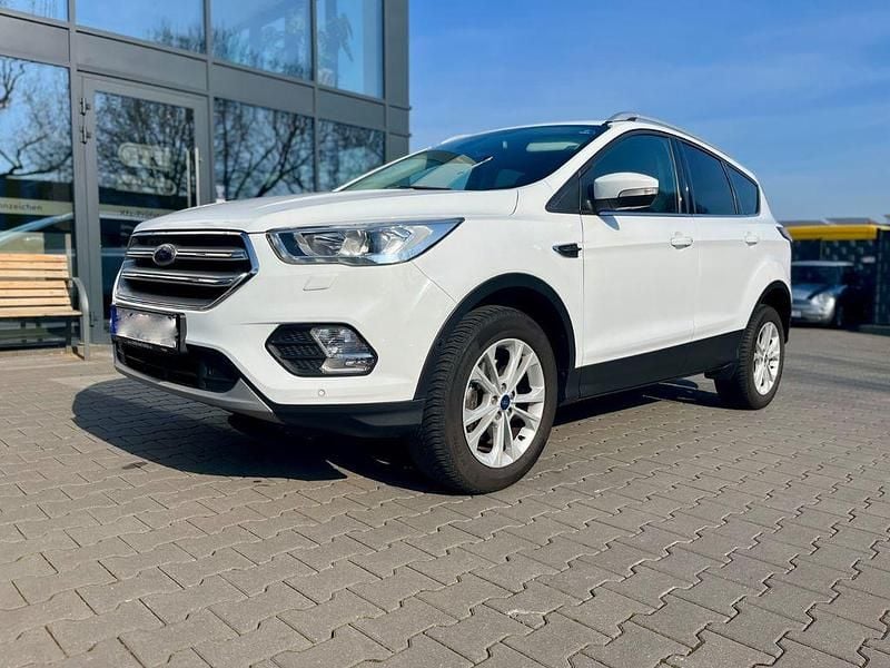 Gebraucht Ford Kuga Cool & Connect 150 PS (110 kW) 2019 Frozen white SUV