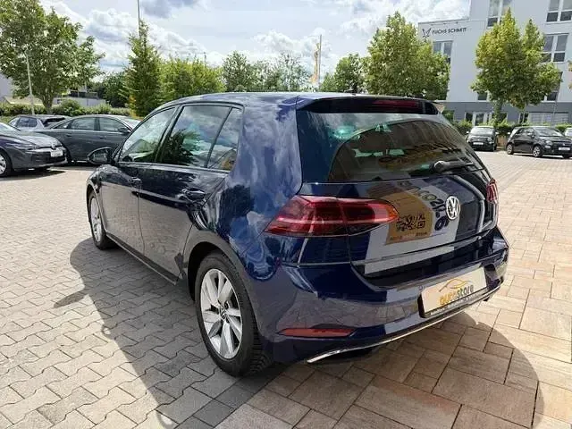 Gebraucht VW Golf VII Comfortline 150 PS (110 kW) 2019 Atlantic blue Limousine