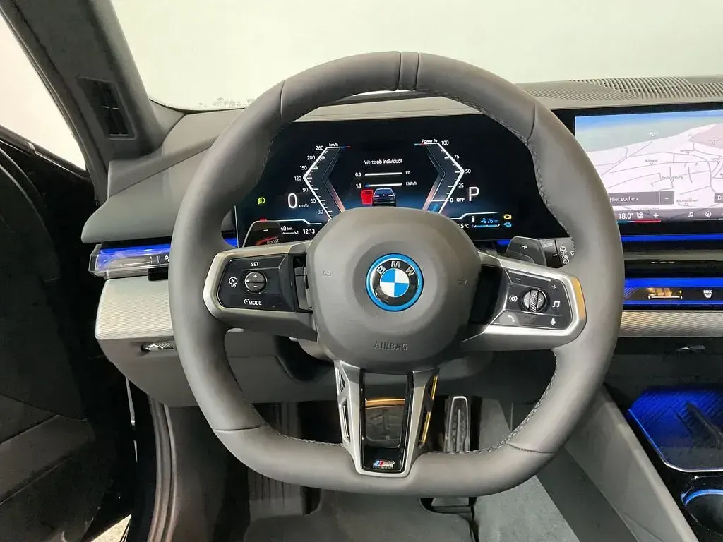 Neu BMW 550e Performance 489 PS (359 kW) 2026 Schwarz Limousine
