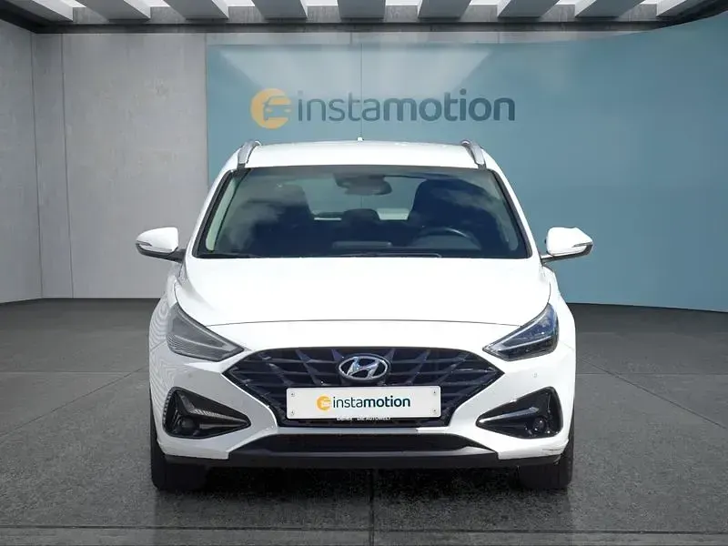 Gebraucht Hyundai i30 120 PS (88 kW) 2023 Weiß Kleinwagen