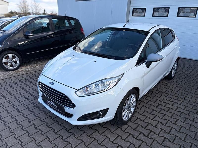 Gebraucht Ford Fiesta Titanium 95 PS (69 kW) 2016 Weiß Limousine