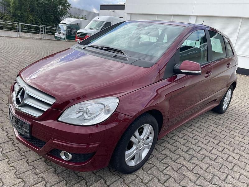 Rot Gebraucht 2010 Mercedes B200 Van / Kleinbus | 7.999 € (Etwas zu teuer) - Bild 1/4