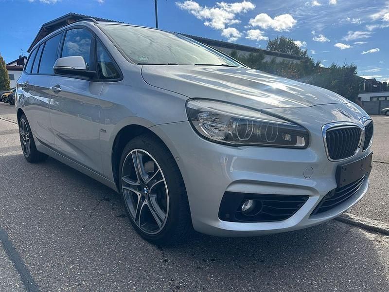 Silber Gebraucht 2018 BMW 220 Sport Line Kombi | 16.800 € (Fairer Preis) - Bild 1/4