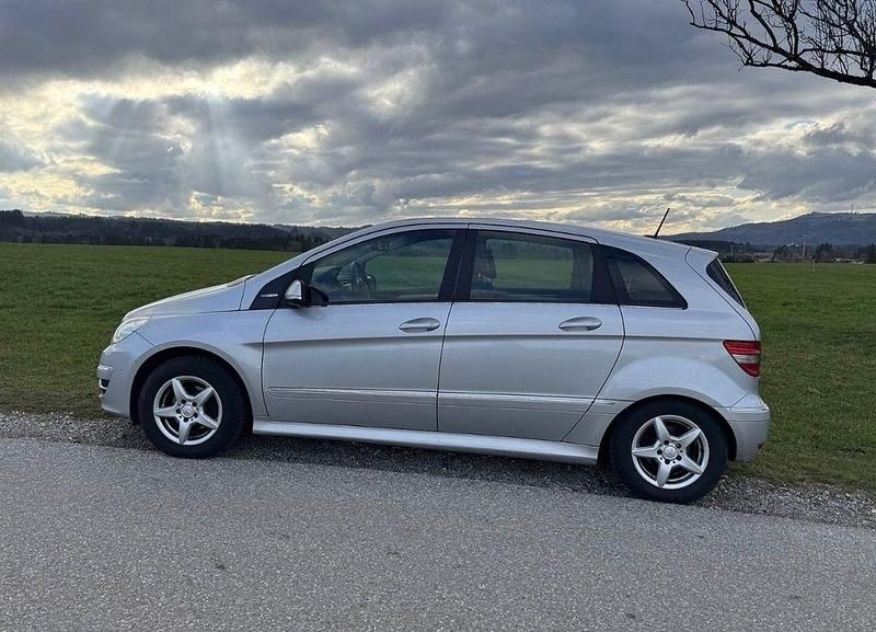 Gebraucht Mercedes B170 116 PS (85 kW) 2009 Silber Van / Kleinbus