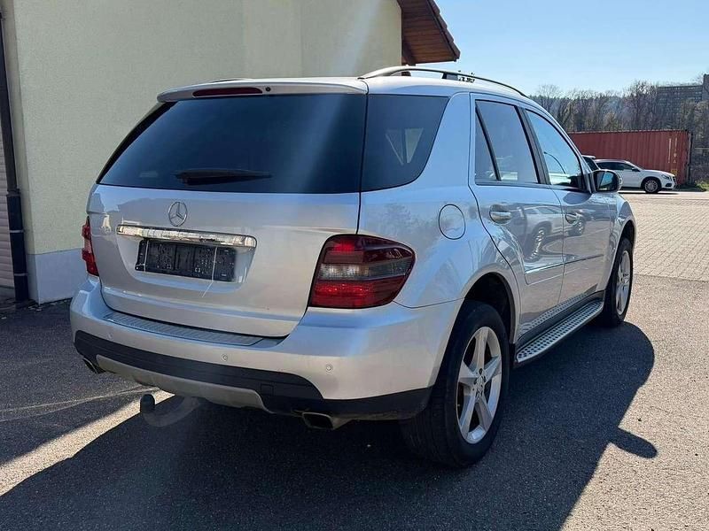 Gebraucht Mercedes ML280 190 PS (139 kW) 2007 Iridiumsilber  metalliclack SUV