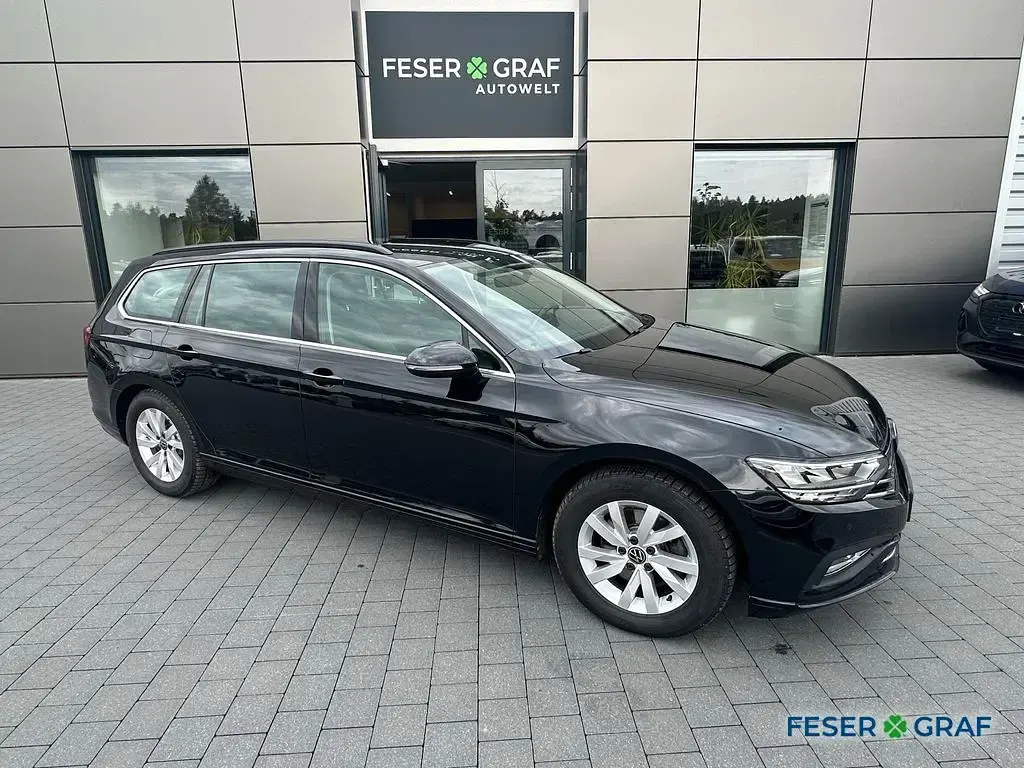 Gebraucht VW Passat 150 PS (110 kW) 2023 Deep black perleffekt Kombi