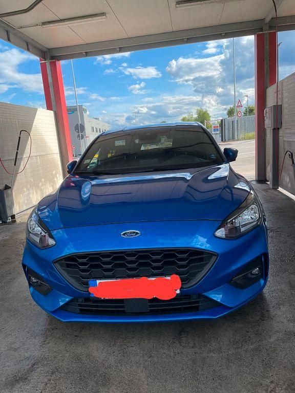 Blau Gebraucht 2019 Ford Focus ST-Line Limousine | 15.000 € (Fairer Preis) - Bild 1/4