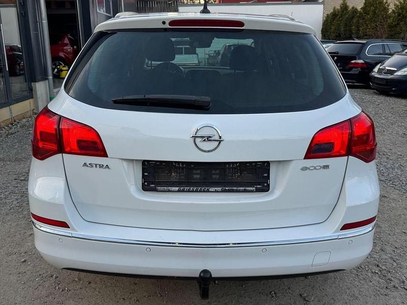 Gebraucht Opel Astra Edition 136 PS (100 kW) 2014 Weiß Kombi