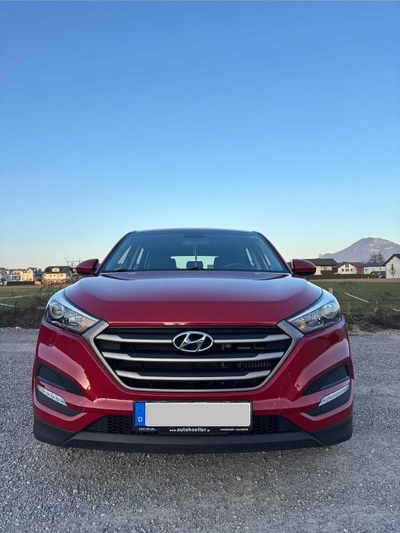 Gebraucht Hyundai Tucson 116 PS (85 kW) 2017 Rot SUV