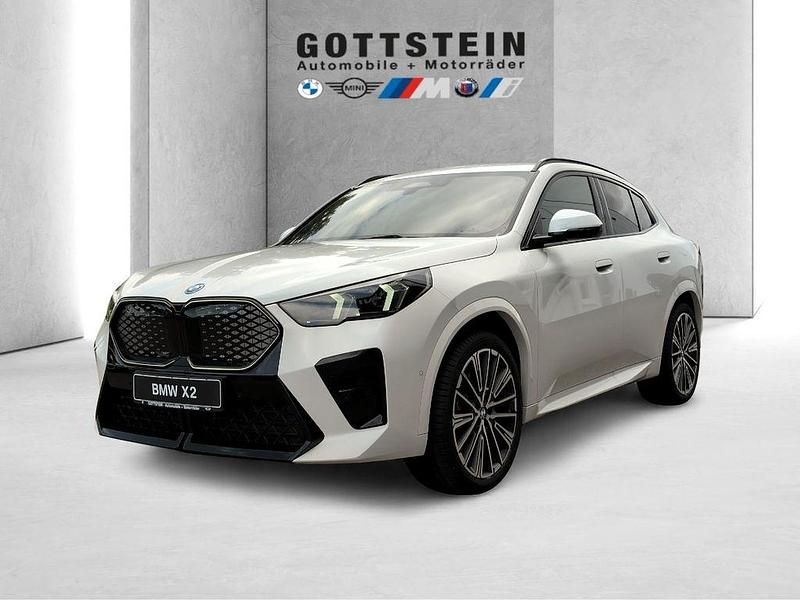 Alpinweiss iii Neu 2025 BMW iX2 M Sport SUV | 61.390 € (Etwas zu teuer) - Bild 1/3