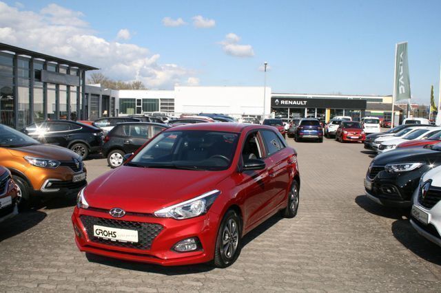 Rot Gebraucht 2020 Hyundai i20 Advantage Limousine | 13.190 € (Fairer Preis) - Bild 1/4