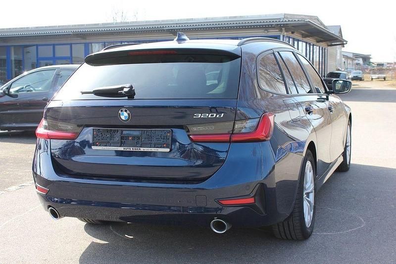 Gebraucht BMW 320 Advantage 190 PS (139 kW) 2020 Blau Kombi
