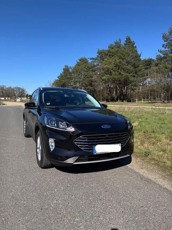 Gebraucht Ford Kuga Titanium 150 PS (110 kW) 2020 Schwarz SUV