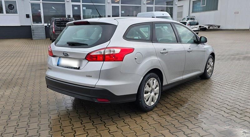 Gebraucht Ford Focus Trend 101 PS (74 kW) 2013 Silber Kombi