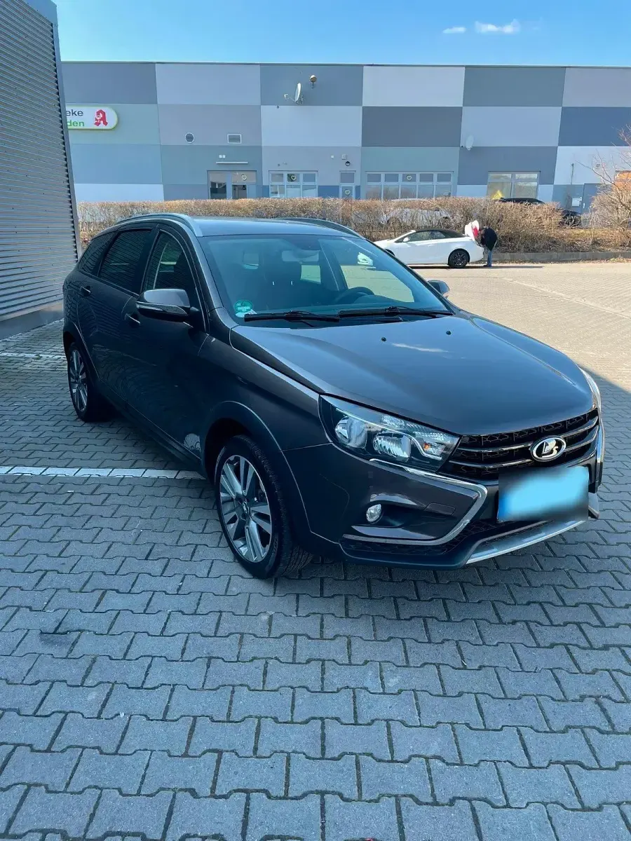 Gebraucht Lada Vesta 109 PS (80 kW) 2018 Braun Kombi
