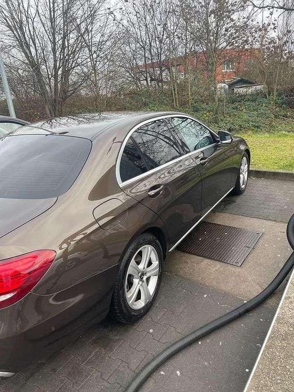 Gebraucht Mercedes E220 194 PS (142 kW) 2017 Braun Limousine