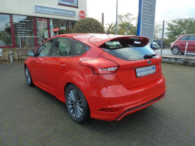 Gebraucht Ford Focus ST-Line 150 PS (110 kW) 2018 Rot Limousine