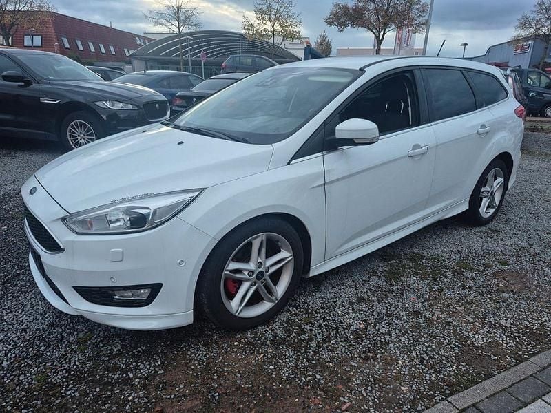 Weiß Gebraucht 2018 Ford Focus Titanium Limousine | 11.900 € (Guter Preis) - Bild 1/4