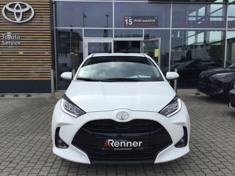 Weiß Neu 2025 Toyota Yaris Hybrid Limousine | 26.990 € (Fairer Preis) - Bild 1/4