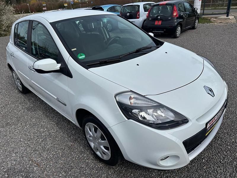 Gebraucht Renault Clio III Dynamique 75 PS (55 kW) 2011 Weiß Kleinwagen