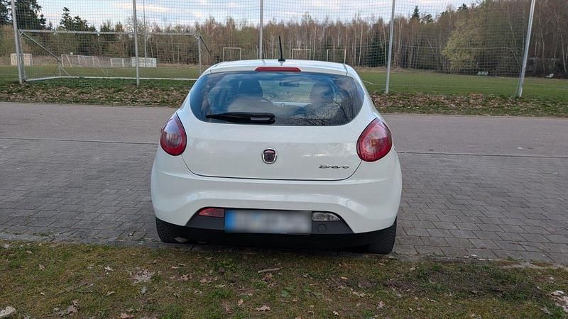 Gebraucht Fiat Bravo Dynamic 90 PS (66 kW) 2011 Weiß Kleinwagen