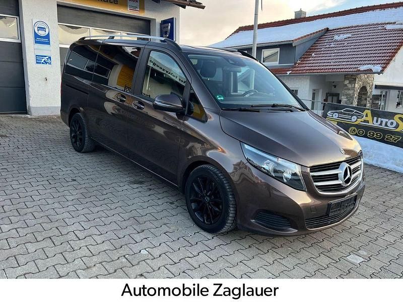 Braun Gebraucht 2019 Mercedes V220 Edition Van / Kleinbus | 35.990 € (Fairer Preis) - Bild 1/4