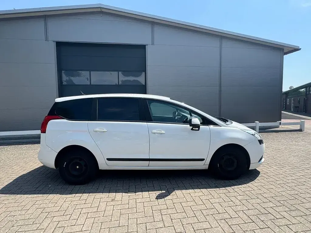 Gebraucht Peugeot 5008 Access 114 PS (83 kW) 2013 Weiß Van / Kleinbus