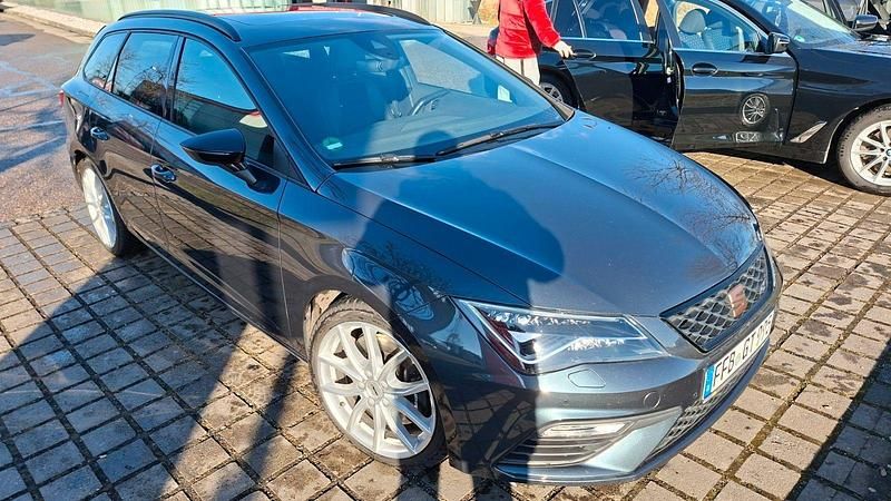 Grau Gebraucht 2019 Seat Leon 4Drive Kombi | 22.000 € (Etwas zu teuer) - Bild 1/4