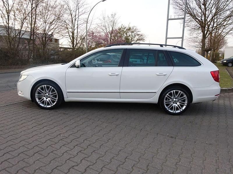 Gebraucht Skoda Superb Elegance 170 PS (125 kW) 2012 Weiß Kombi