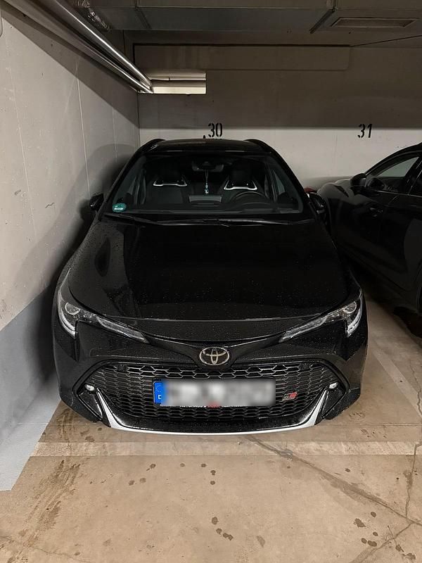 Schwarz Gebraucht 2022 Toyota Corolla Edition Kombi | 28.300 € (Etwas zu teuer) - Bild 1/4