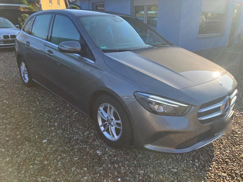 Gebraucht Mercedes 180 136 PS (100 kW) 2019 Grau Limousine