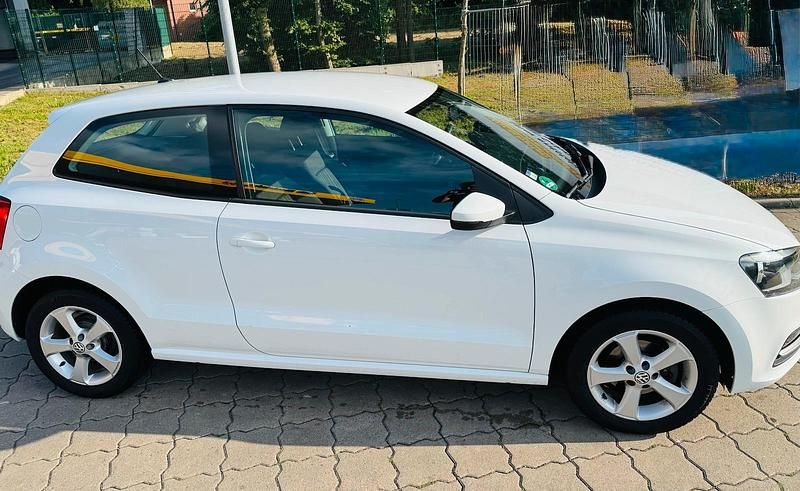 Gebraucht VW Polo 60 PS (44 kW) 2015 Weiß Kleinwagen