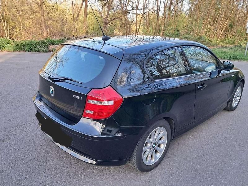 Second-hand BMW 116 122 CP (89 kW) 2010 Negru Hatchback