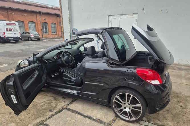 Gebraucht Peugeot 207 CC 120 PS (88 kW) 2011 Schwarz Cabrio
