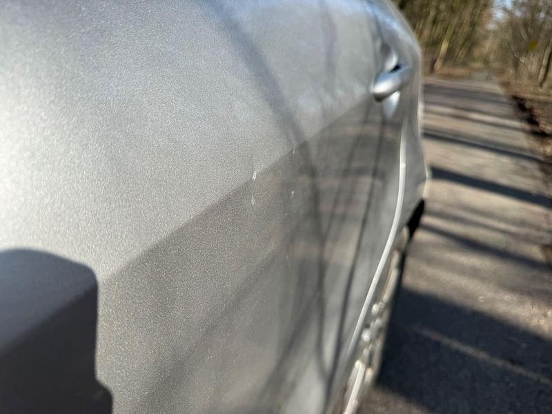 Gebraucht Kia Rio Edition 7 109 PS (80 kW) 2011 Silber Limousine