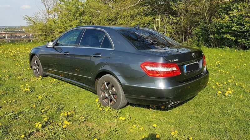 Gebraucht Mercedes E200 Avantgarde 136 PS (100 kW) 2012 Grau Limousine