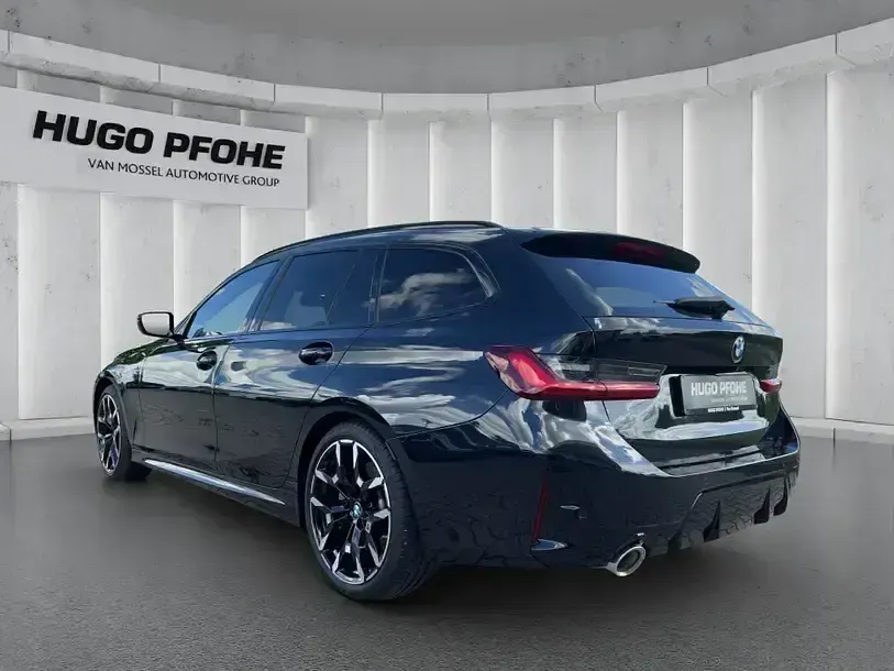 Gebraucht BMW 330 M Sport 286 PS (210 kW) 2024 Black sapphire metallic Kombi
