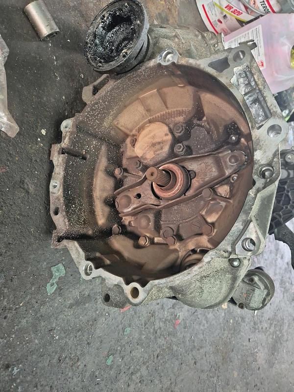 Andere farben Gebraucht 2010 VW Golf VI Kleinwagen | 650 € - Bild 1/4