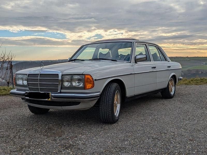 Gebraucht Mercedes E280 Classic 185 PS (136 kW) 1979 Grau Limousine