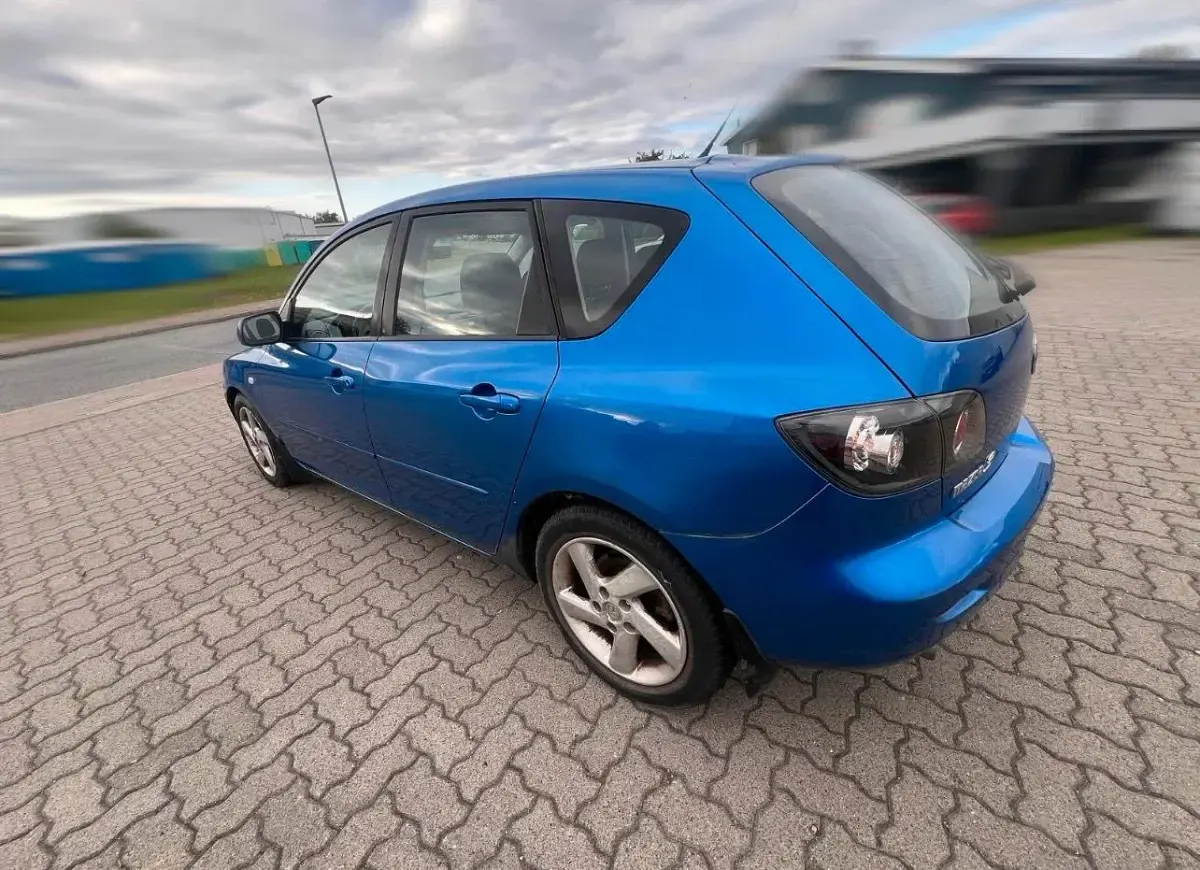 Gebraucht Mazda 3 105 PS (77 kW) 2005 Blau Kleinwagen