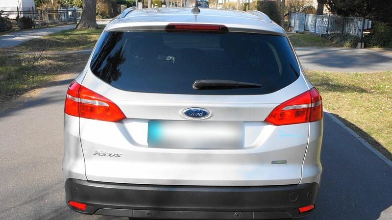 Używany Ford Focus Titanium 125 KM (91 kW) 2018 Srebrny Kombi