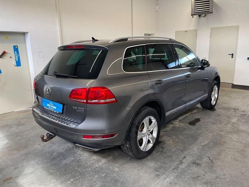 Gebraucht VW Touareg 239 PS (175 kW) 2010 Canyon grey metallic SUV